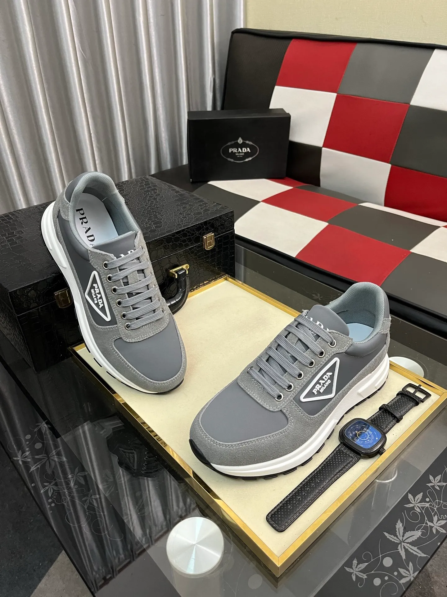 Men's shoes 💰420⌚️⌚️Prada•PRADA original quality.~ Unique modern style sneakers. 🏃A must-have casual shoe for trendy men😍😍 Original brand imported from Italy, imported original leather, sheep lining (refuses to discolor and grind feet) Sole: Original sole provided by the original factory, French lazy style design ⚠️Fit to the feet, original quality, super comfortable original sole. It’s like shooting the real thing🎬The real thing is better, high-quality sneakers Size: 38-444️⃣Colors available